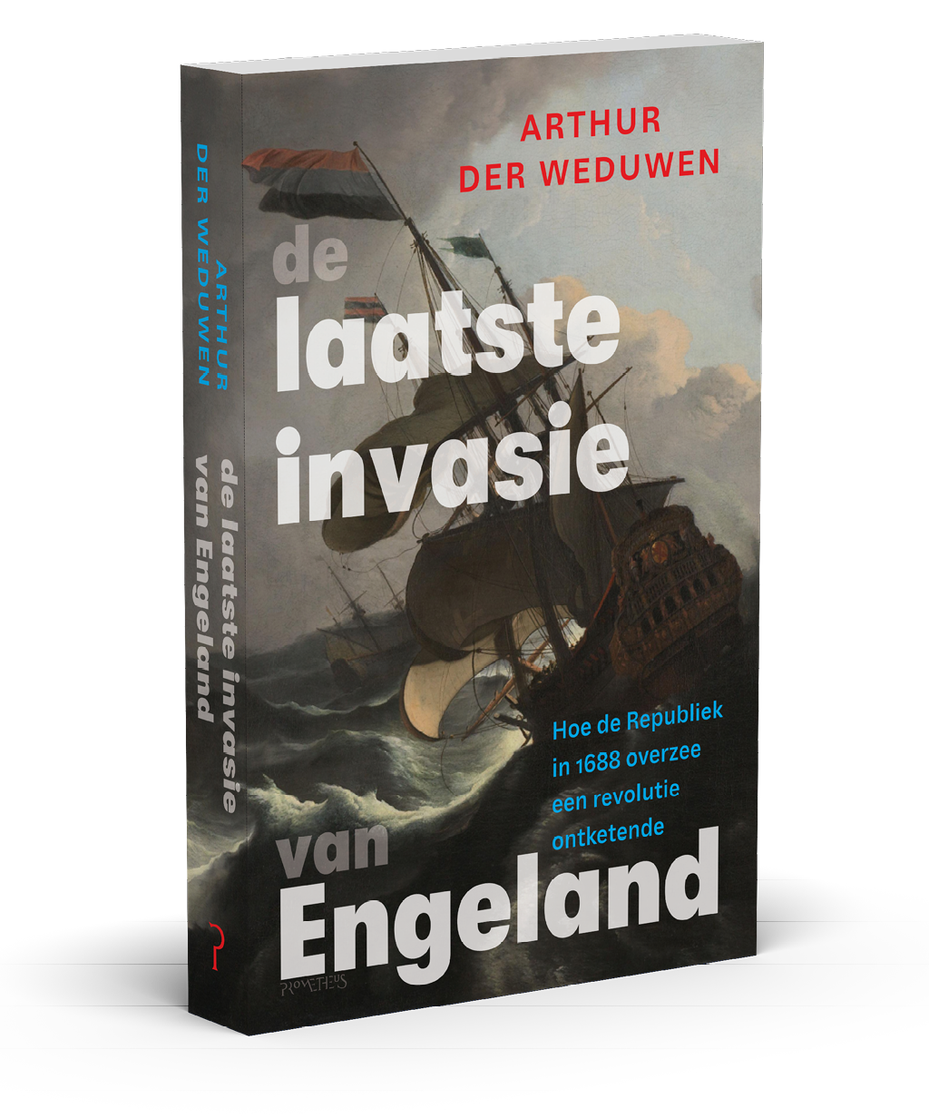Boekomslag met de namen Arthur en Weduwen in rode letters en een schilderachtige achtergrond met wolken en scheepsmasten. Beschrijving gegenereerd door AI